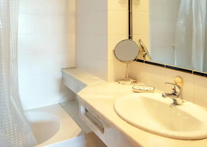 Lotus 2- By Interhome